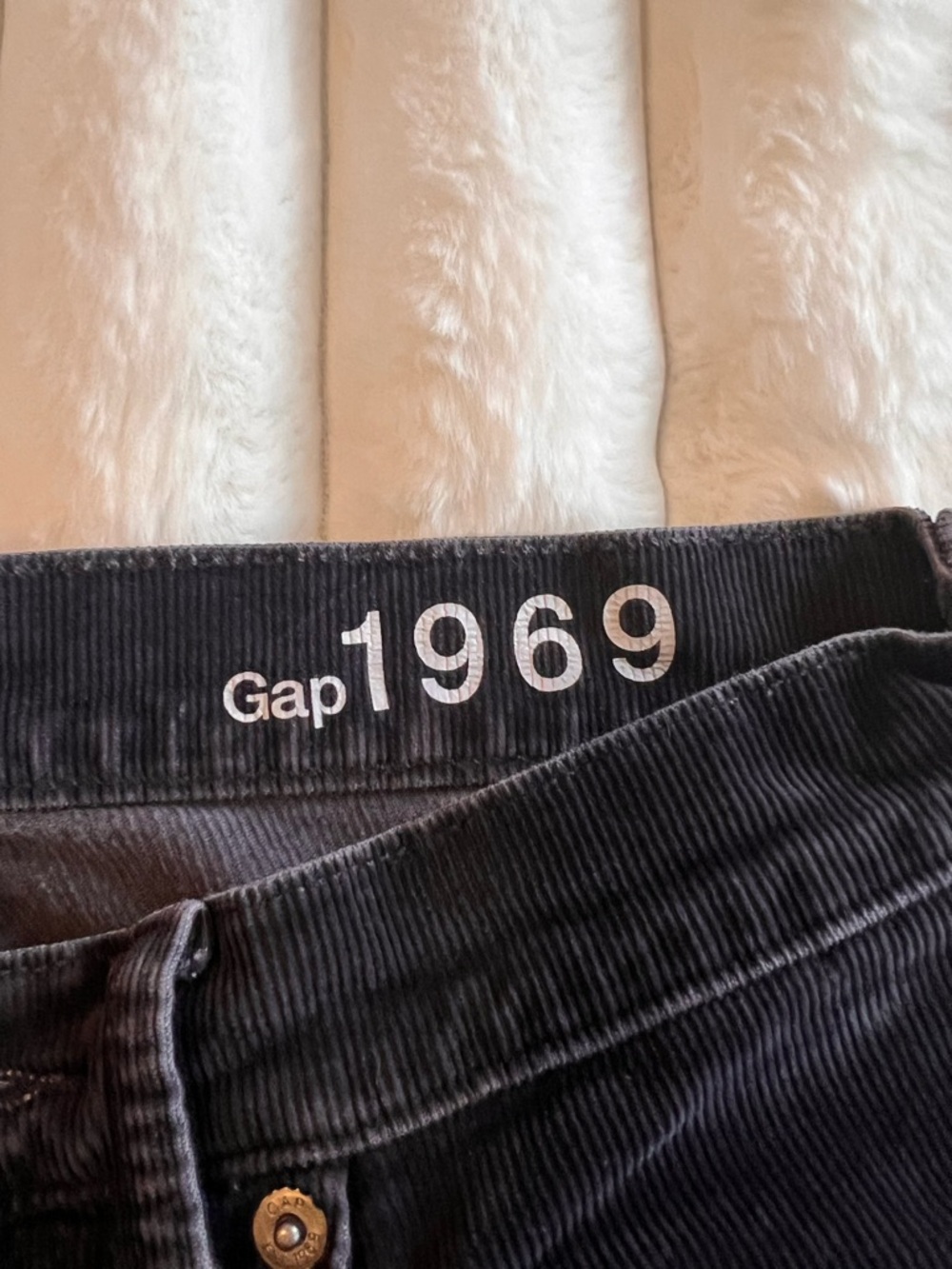 GAP Always Skinny High Rise Corduroy Pants in Black